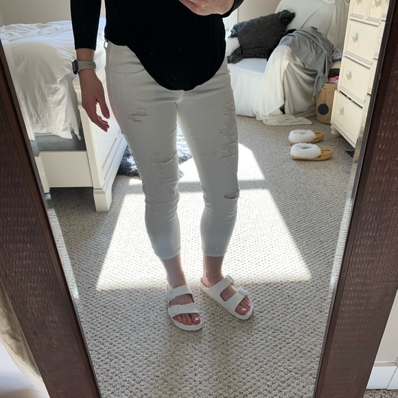 *SOLD* AE distressed cropped jegging - Picture 2 of 9